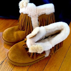 UGG kids boot size 4